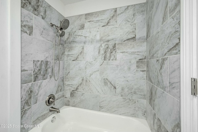 bathroom featuring tiled shower / bath combo