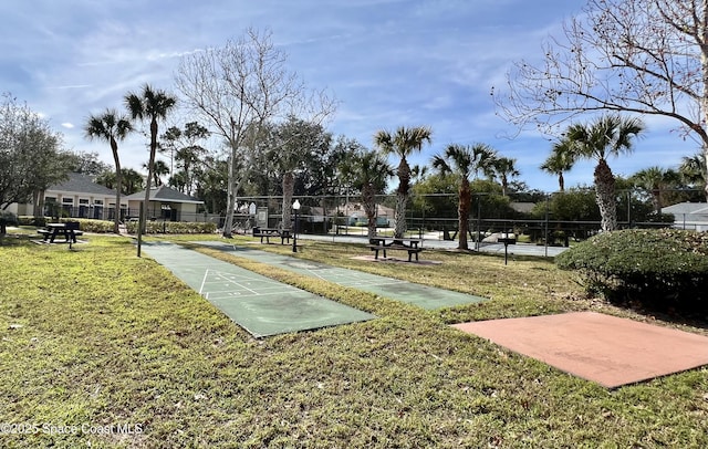 view of property's community featuring a lawn