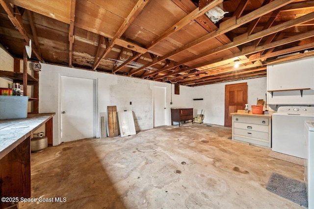 miscellaneous room featuring washer / clothes dryer