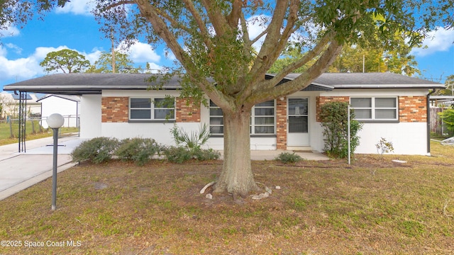 view of front of home with a front yard and a carport