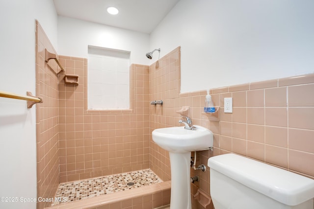 1008 Jersey St, Cocoa, FL 32927 - full bath featuring tiled shower and toilet