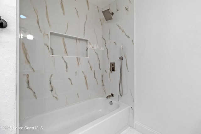 bathroom featuring tiled shower / bath