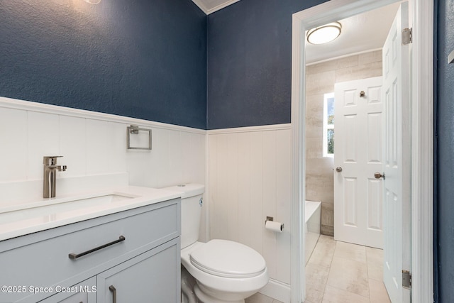 full bathroom featuring toilet, vanity, and independent shower and bath