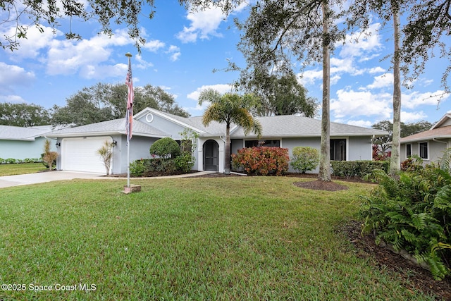 ranch-style house with driveway, stucco siding, a garage, and a front yard