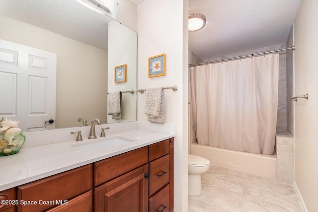 full bathroom featuring a textured ceiling, toilet, shower / bath combo with shower curtain, and vanity