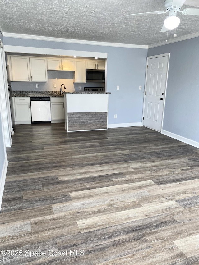 kitchen with sink, a textured ceiling, stainless steel dishwasher, ornamental molding, and dark hardwood / wood-style floors