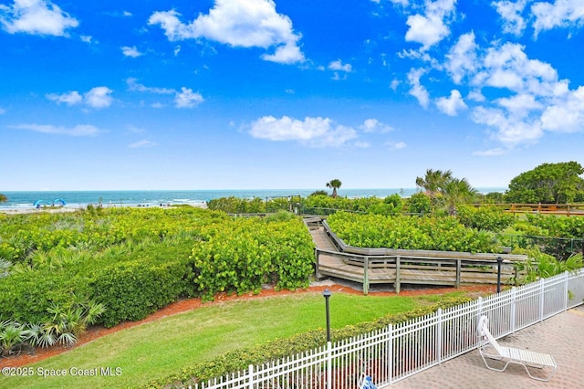 view of yard featuring a water view