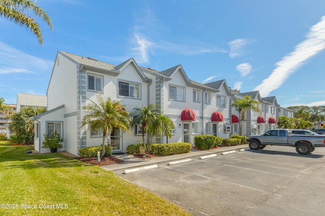 view of front of property with a front lawn