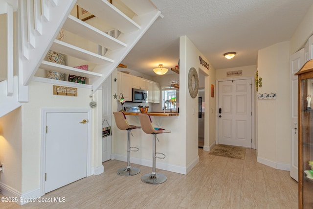 entryway featuring sink