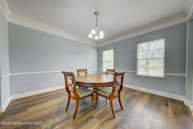 dining room with crown molding, dark wood-type flooring, and a notable chandelier