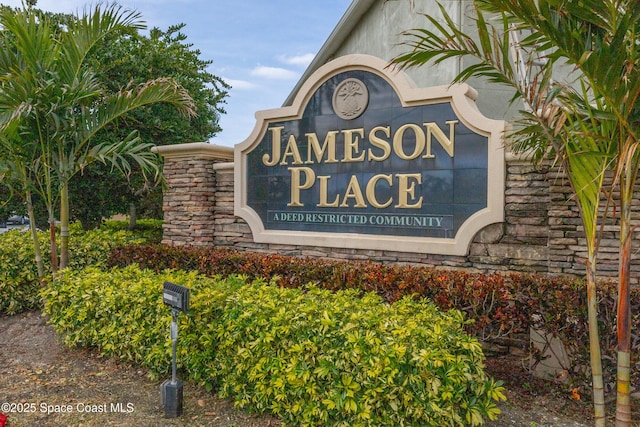 view of community / neighborhood sign