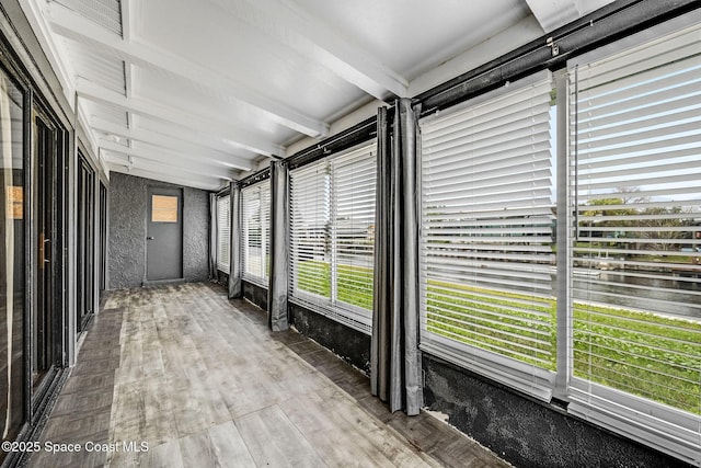 sunroom with vaulted ceiling