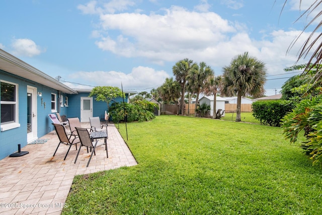 view of yard with a patio