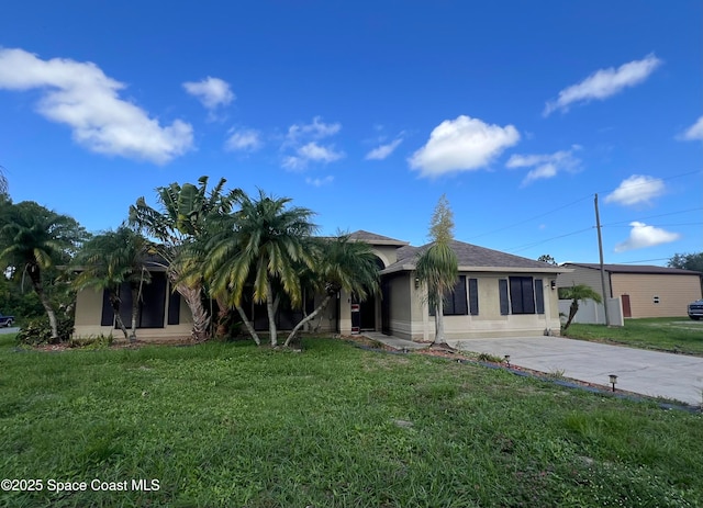 single story home with a front lawn