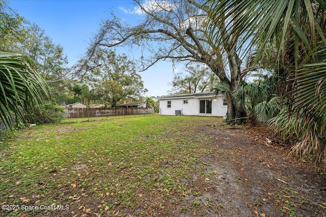 view of yard featuring fence