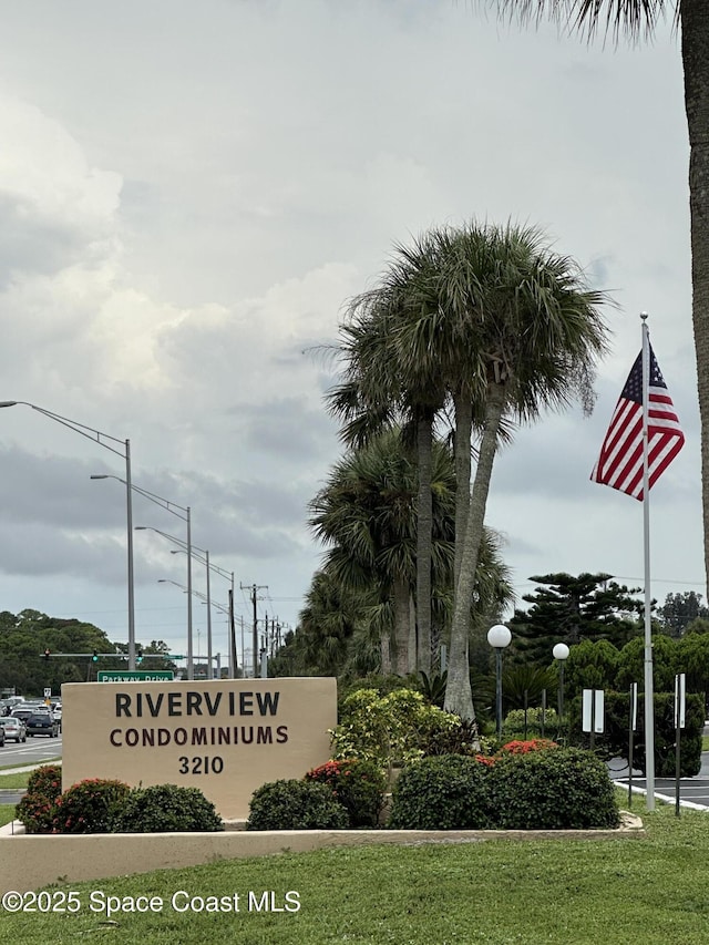 view of community / neighborhood sign