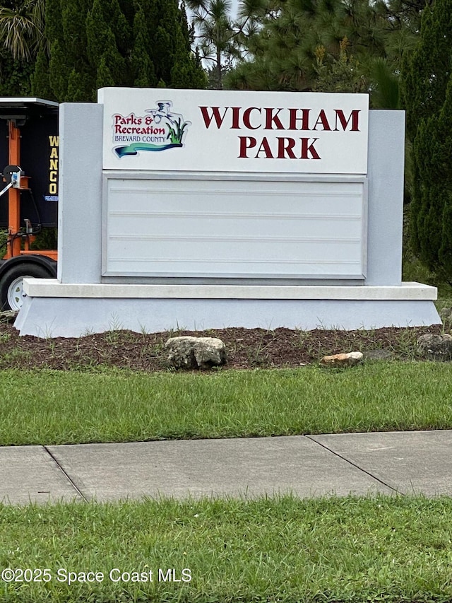 view of community / neighborhood sign