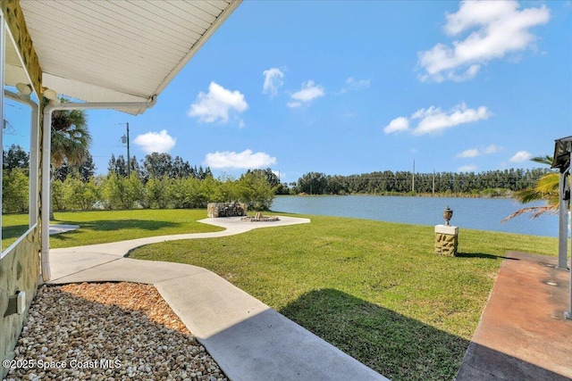 view of yard featuring a water view