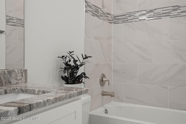 bathroom with tiled shower / bath combo