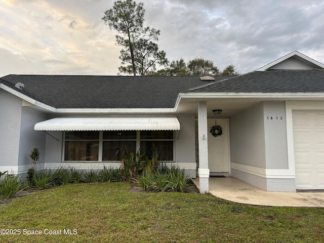 view of front facade with a garage and a front lawn