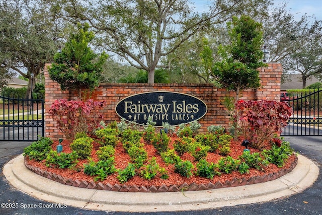 view of community / neighborhood sign