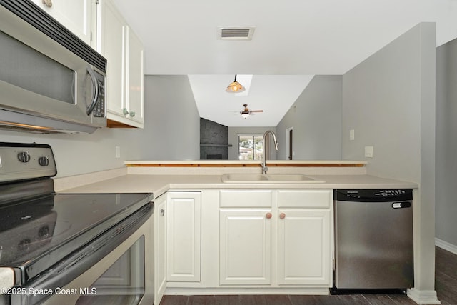 kitchen featuring sink, ceiling fan, white cabinetry, stainless steel appliances, and dark hardwood / wood-style floors