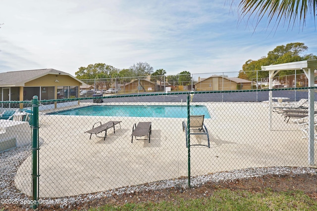 view of swimming pool