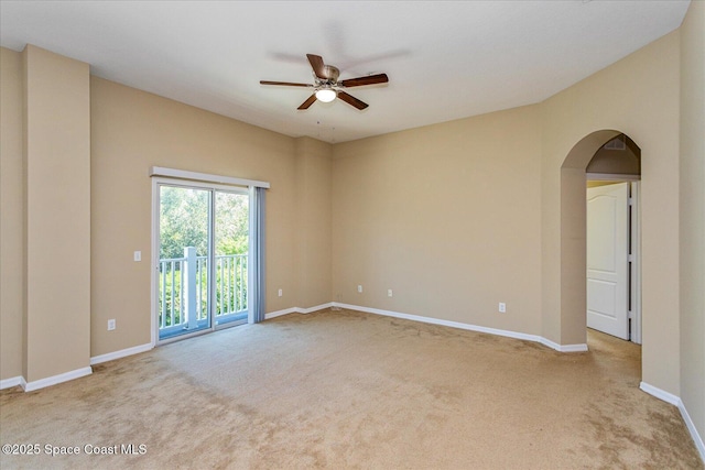 unfurnished room with light carpet and ceiling fan