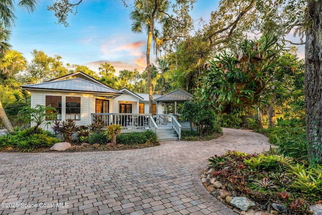 view of front of house featuring a porch