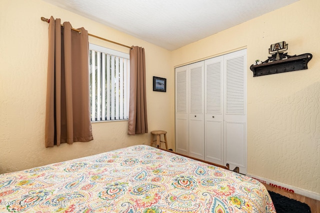 bedroom with a closet