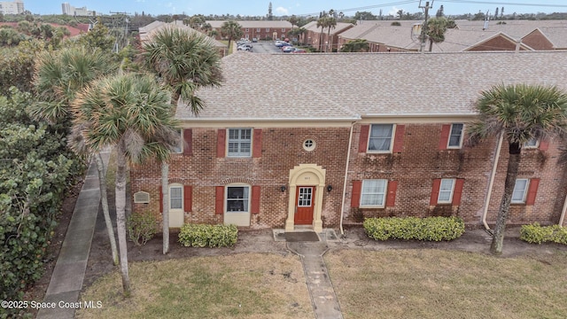 view of front facade with a front yard