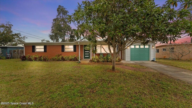 view of front of property featuring a yard and a garage