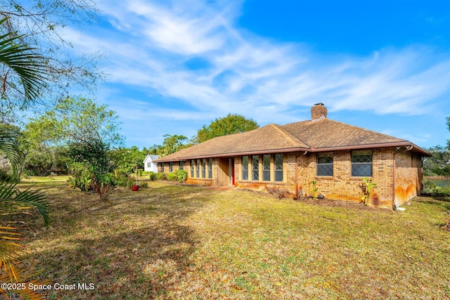 back of house featuring a lawn