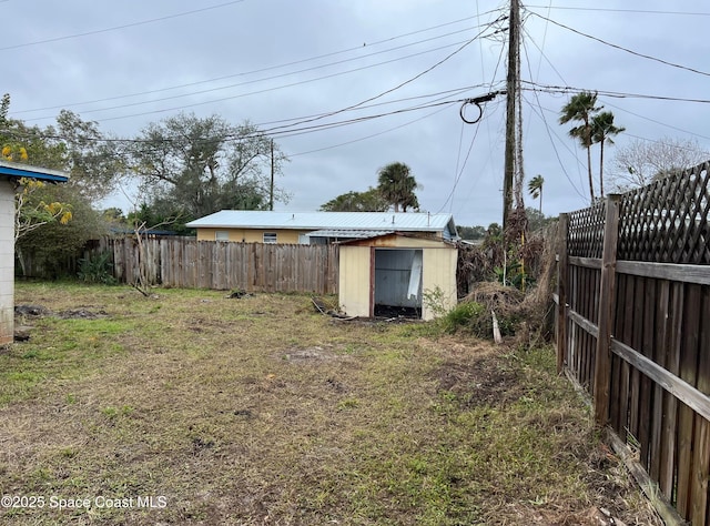 view of yard with a storage unit