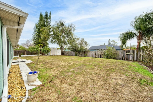 view of yard featuring a storage shed