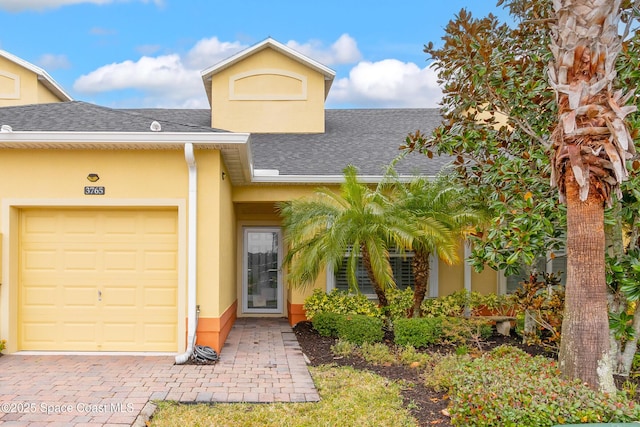 view of front facade with a garage