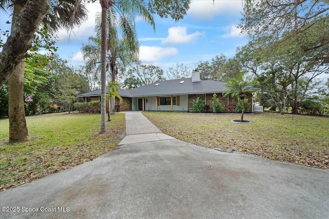 ranch-style house featuring a front lawn