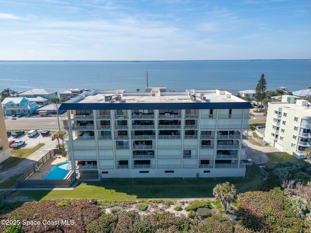 bird's eye view with a water view