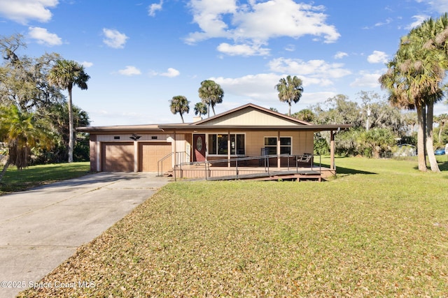 view of front of home featuring an attached garage, driveway, and a front yard