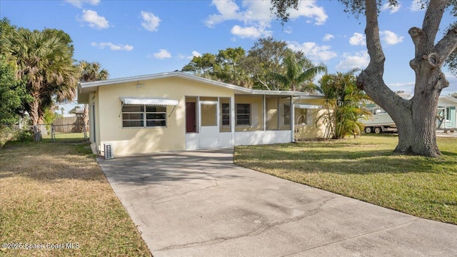 view of front of house with a front lawn