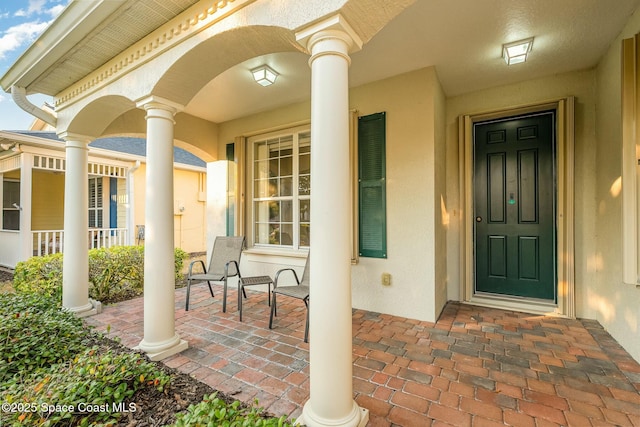 property entrance featuring a porch