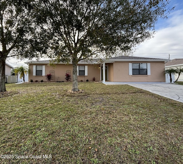 ranch-style home featuring a front lawn