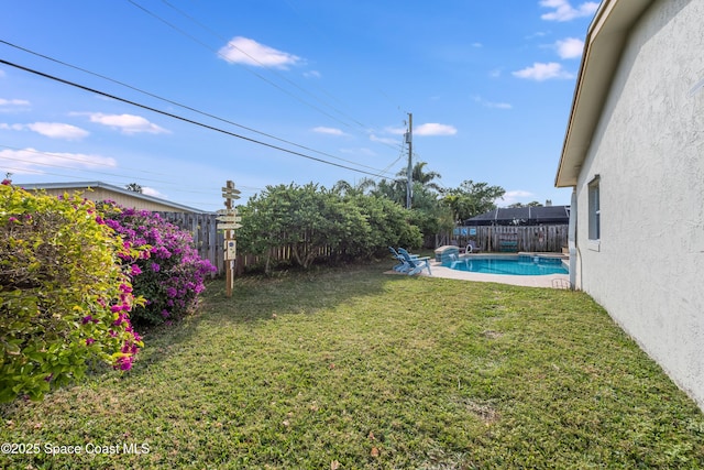 view of yard featuring a fenced in pool