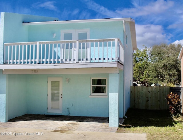 view of front facade with a balcony