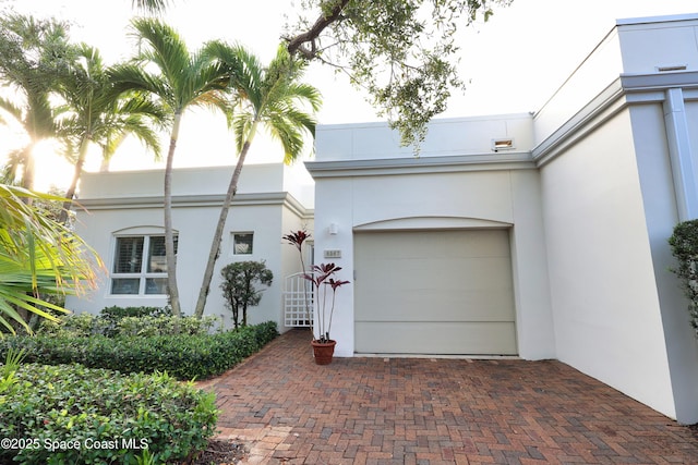 view of front facade with a garage