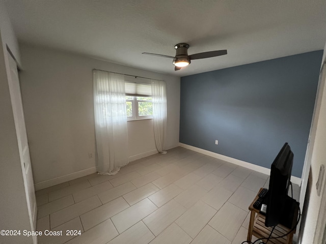 empty room with ceiling fan