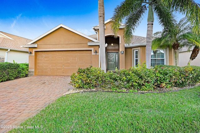 view of front of home featuring a garage and a front yard