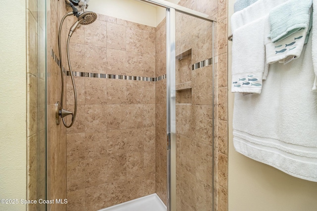 bathroom featuring tiled shower