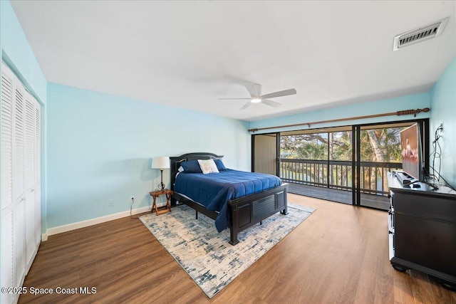 bedroom featuring hardwood / wood-style floors, access to exterior, ceiling fan, and a closet