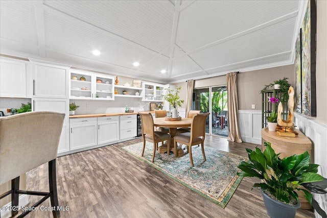 dining room with light hardwood / wood-style flooring